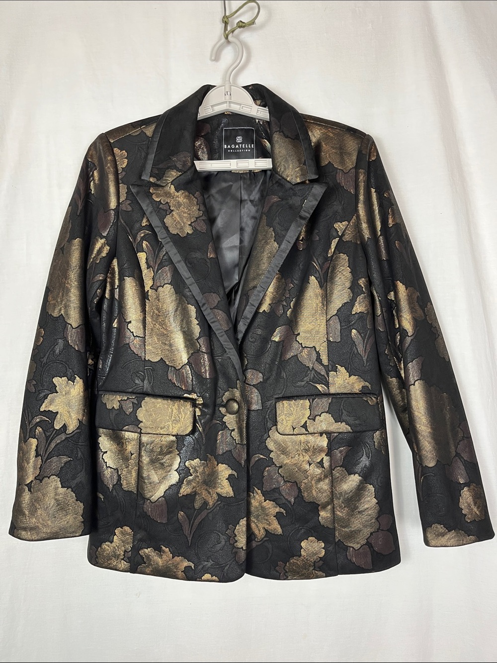NWOT Bagatelle Collection Black and Gold Floral Blazer